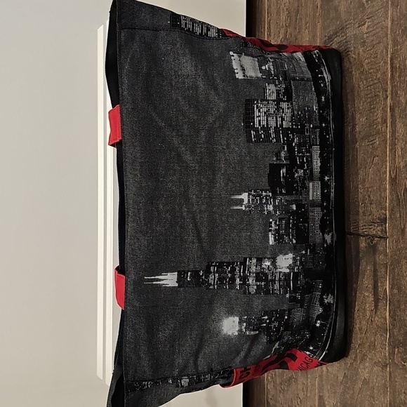 New Robin Ruth Chicago Skyline Red and Black Tote Bag - Picture 2 of 7